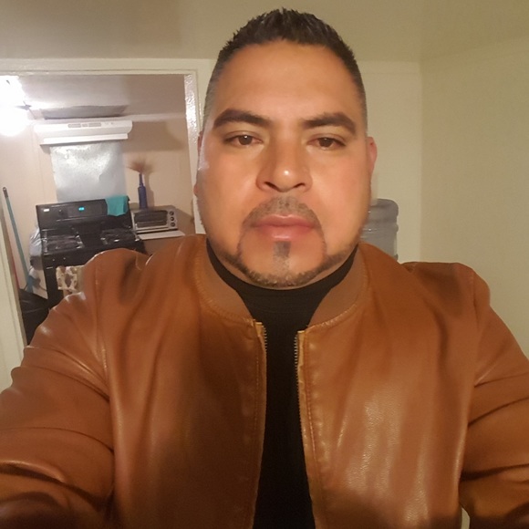 Meet your Posher, Enrique - Picture 5 of 8